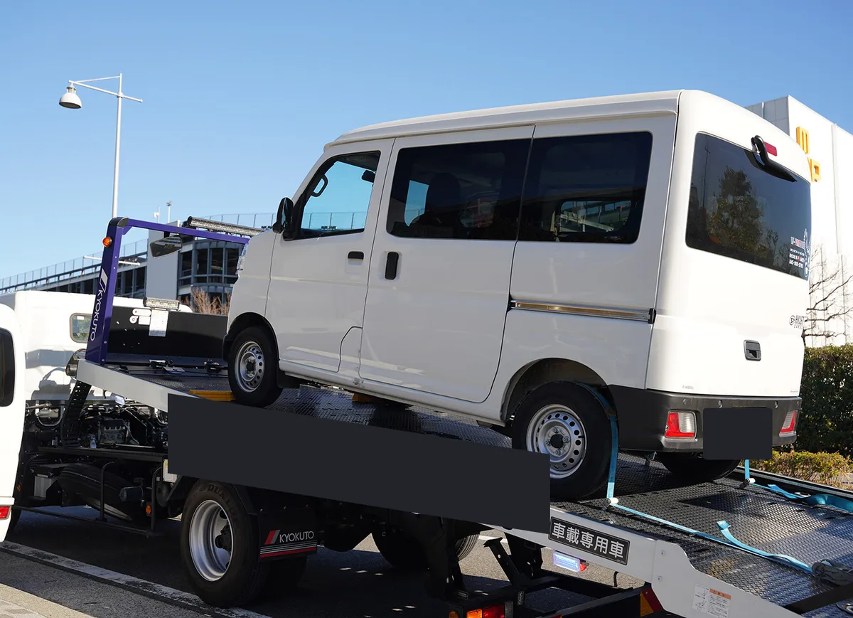 積載車に載せた軽バン
